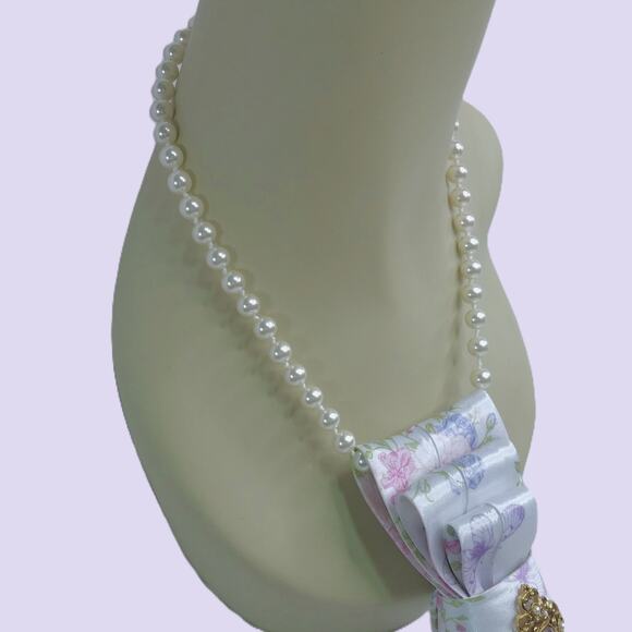 Handmade Vintage Tie Necklace Pastel Floral RMN Pearl Beads Upcycled Butterfly - Picture 4 of 14